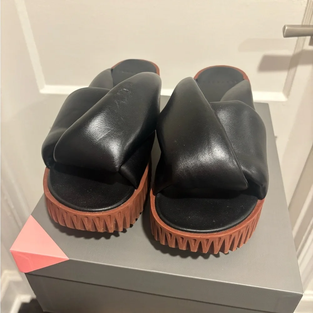 Elegant Black Leather Sandals with Brown Soles - Picture 2 of 5